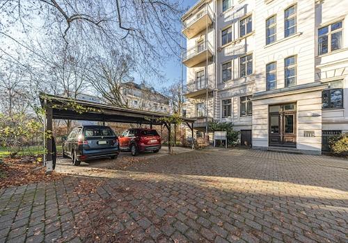 Eigentumswohnung | Hofseite mit Stellplätz