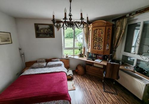 Schlafzimmer 1