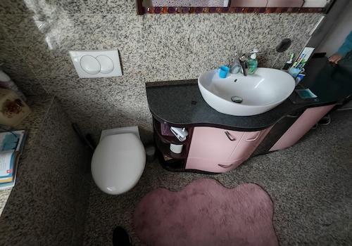 Bad Waschtisch und WC