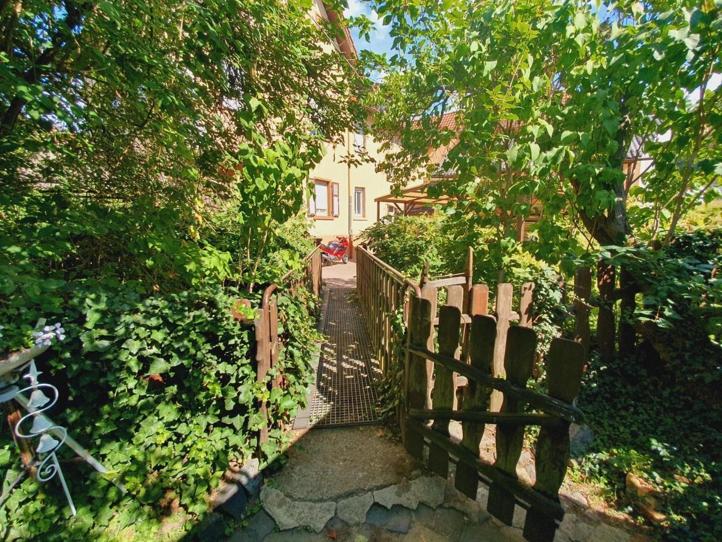 Brücke zu Garten