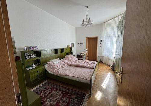 Schlafzimmer EG.jpg