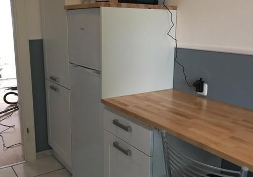 neue Küche mit Sitzgelegenheit