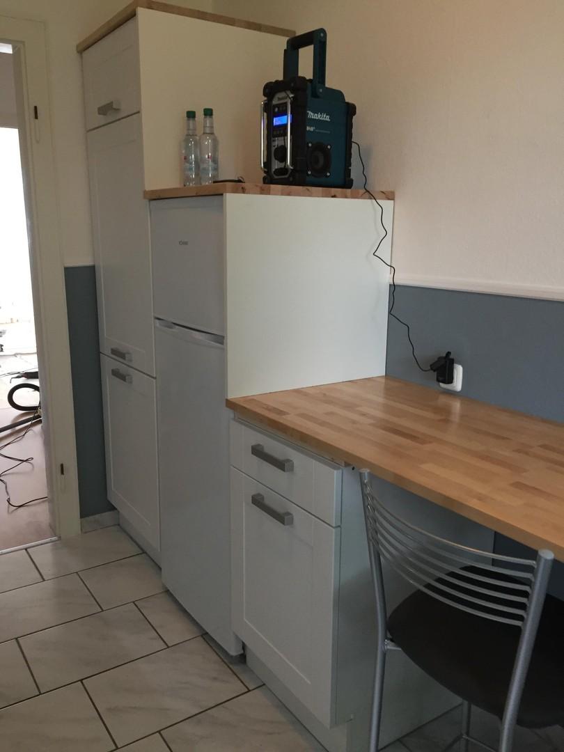 neue Küche mit Sitzgelegenheit