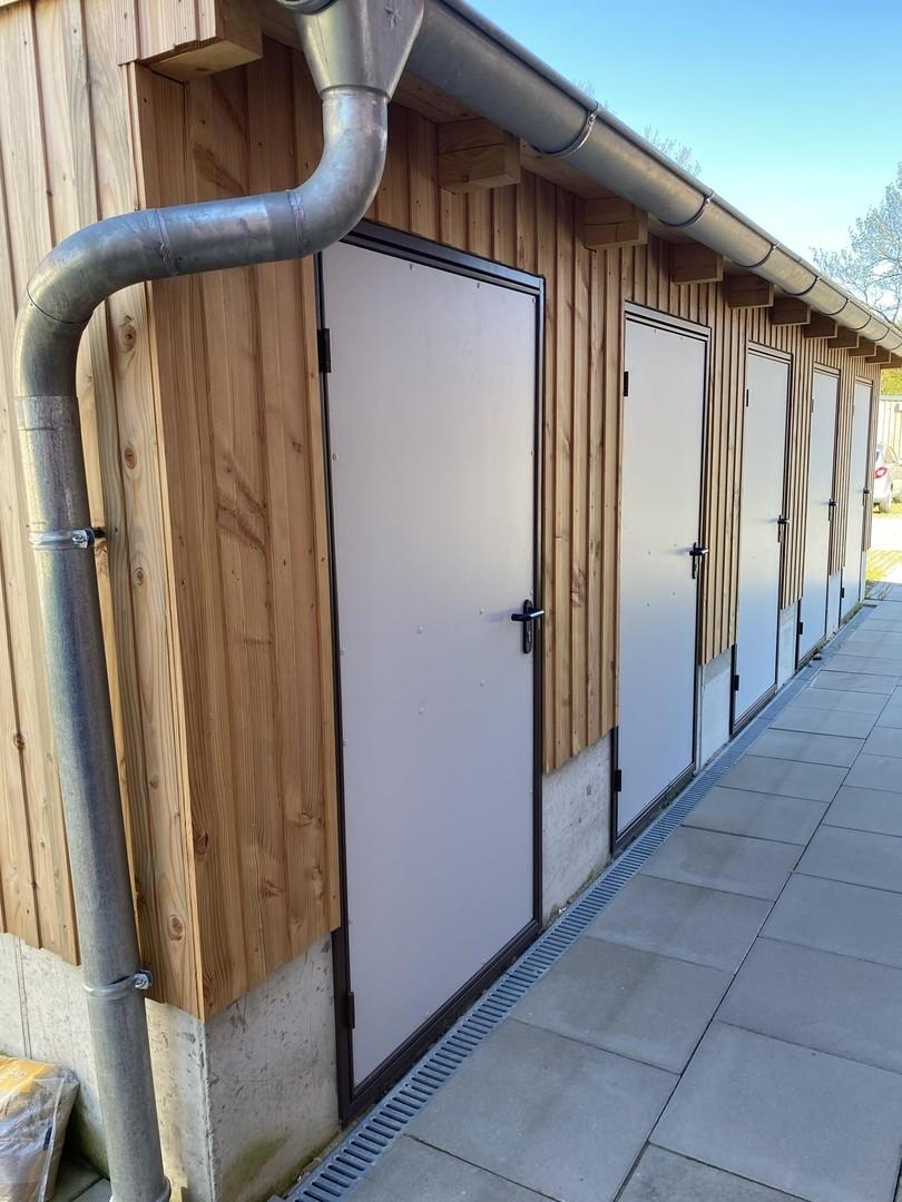 Abstellhaus vor dem Haus 