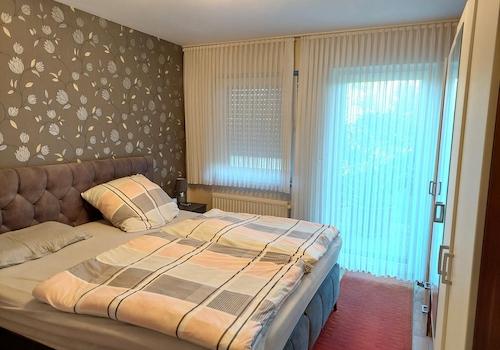Schlafzimmer 1