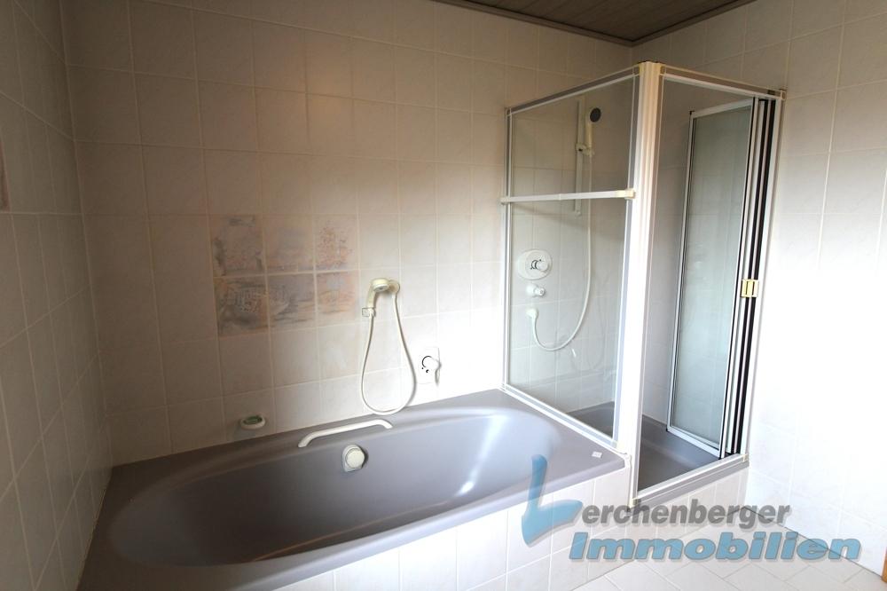 Bad m.Wanne u.Dusche.jpg