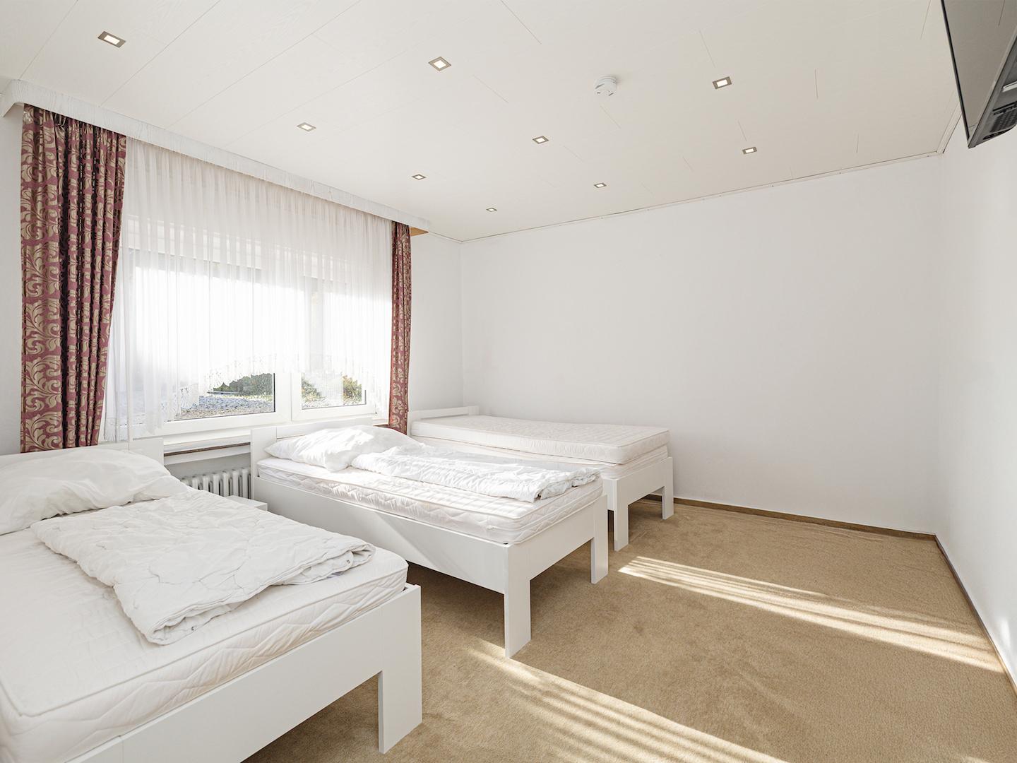 Zimmer 1 rechts (EG)