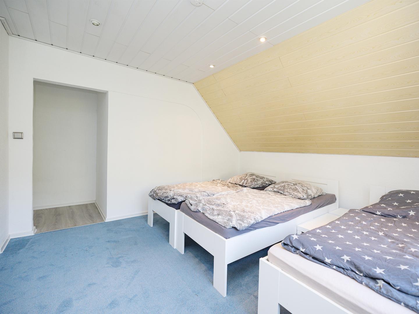 Zimmer 1 rechts (OG)