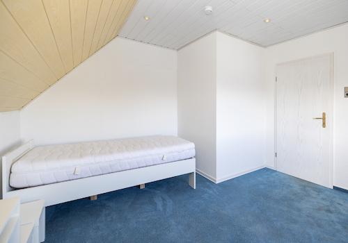 Zimmer 1 links (OG)