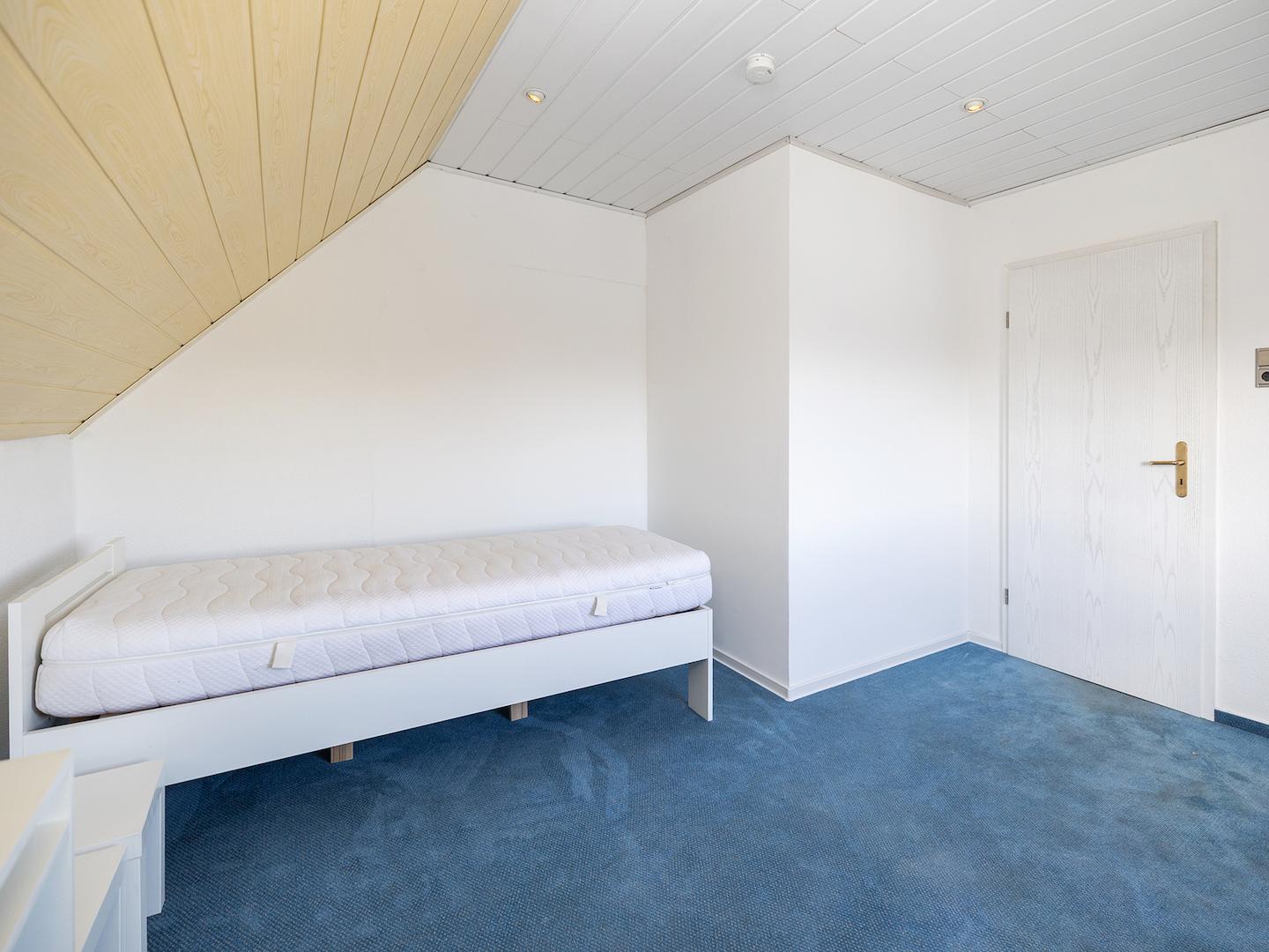 Zimmer 1 links (OG)