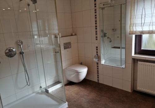 Toilette und Dusche