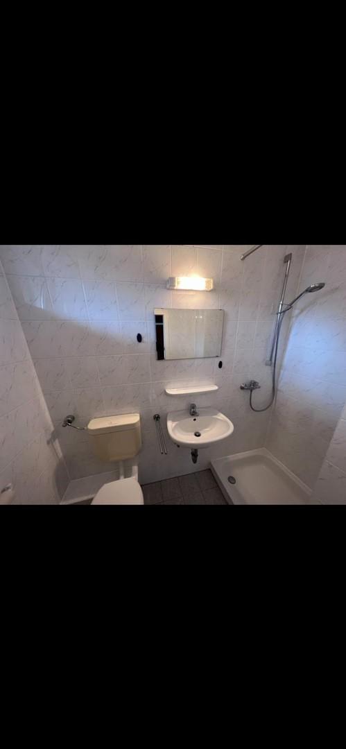 Großes Zimmer in der 84A