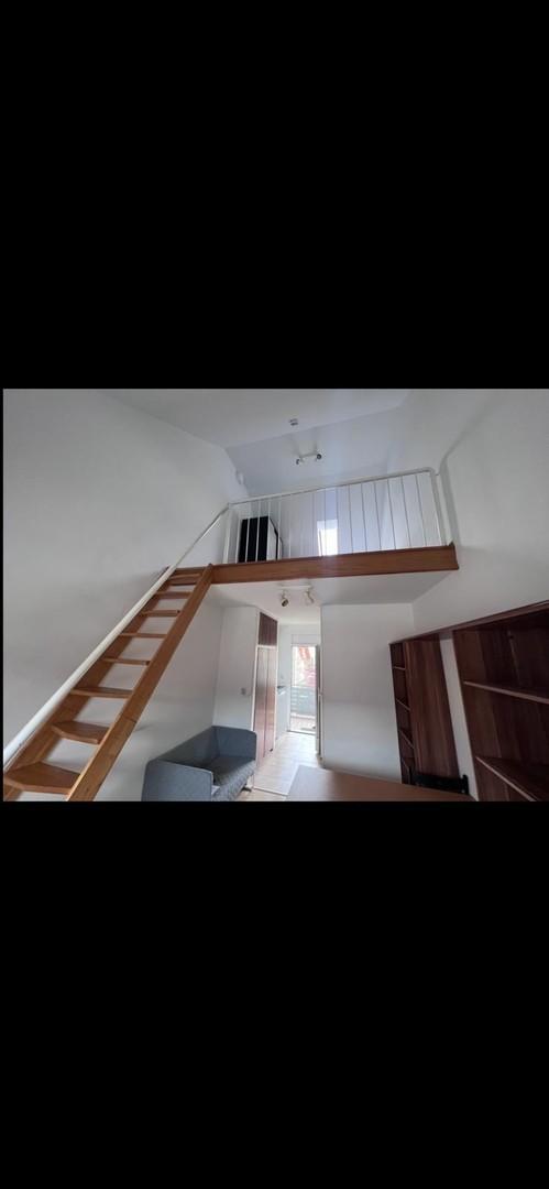 Großes Zimmer in der 84A