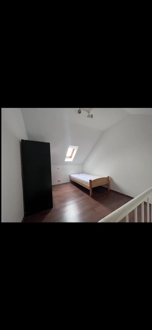 Großes Zimmer in der 84A