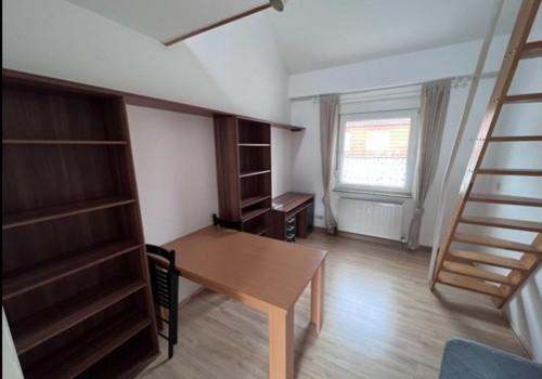 Großes Zimmer in der 84A