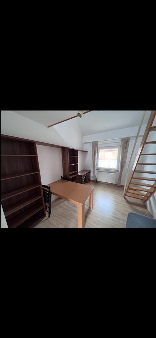 Großes Zimmer in der 84A