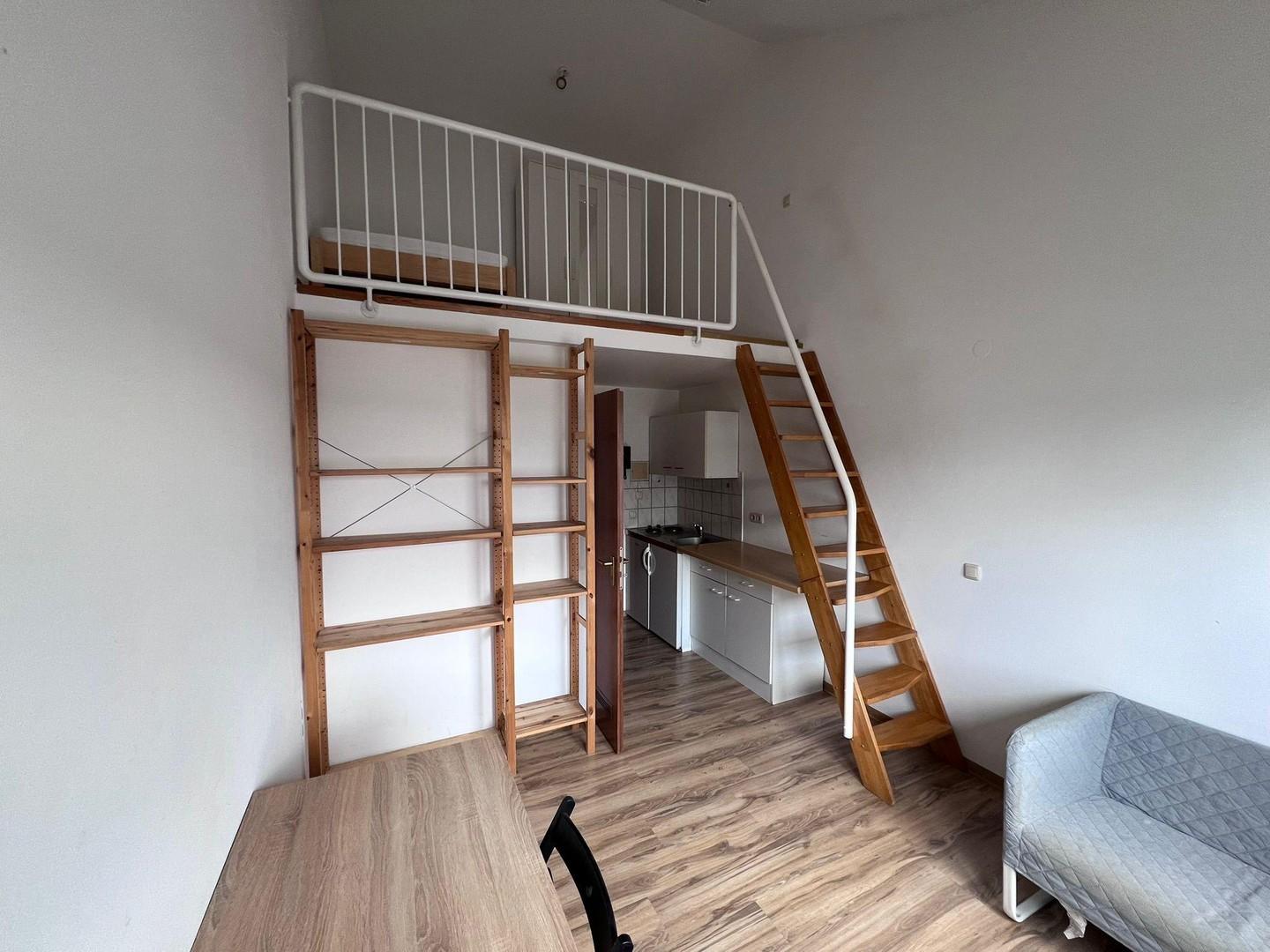 Großes Zimmer in der 84