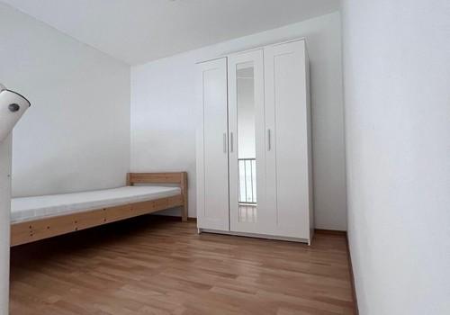 Großes Zimmer in der 84