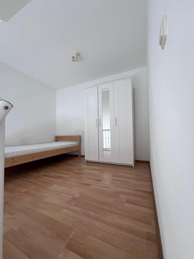 Großes Zimmer in der 84