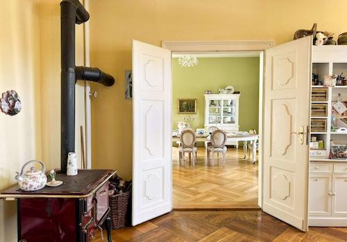 Küche mit historischem Ofen