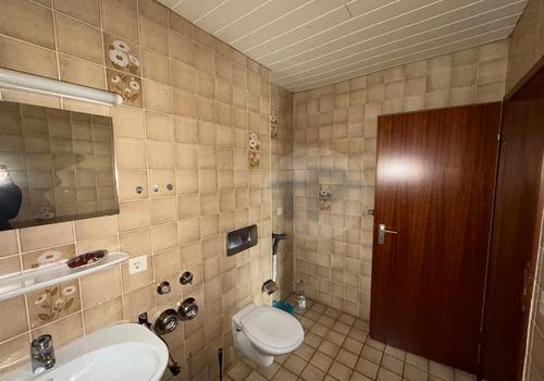 Badezimmer  (2)