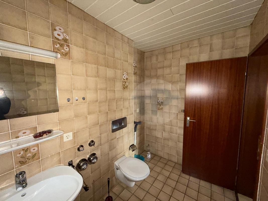 Badezimmer  (2)
