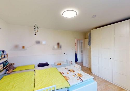 Schlafzimmer 1