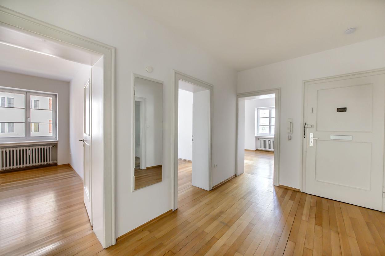 Flur Blick zu den Zimmern