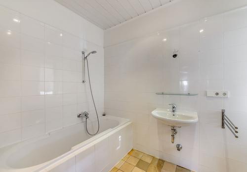 Bad mit Wanne