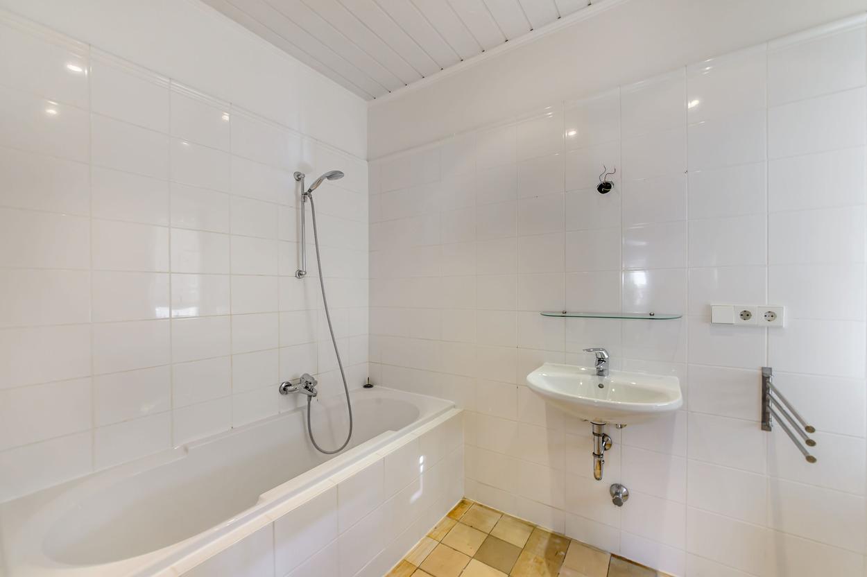 Bad mit Wanne