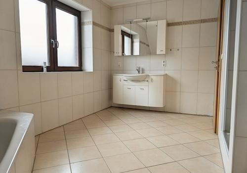 großzügiges Badezimmer