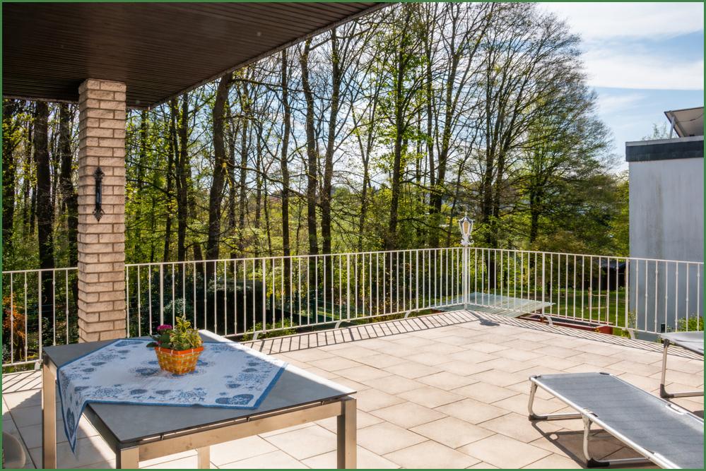 Dachterrasse mit Blick in das Landschaftsschutzgebiet