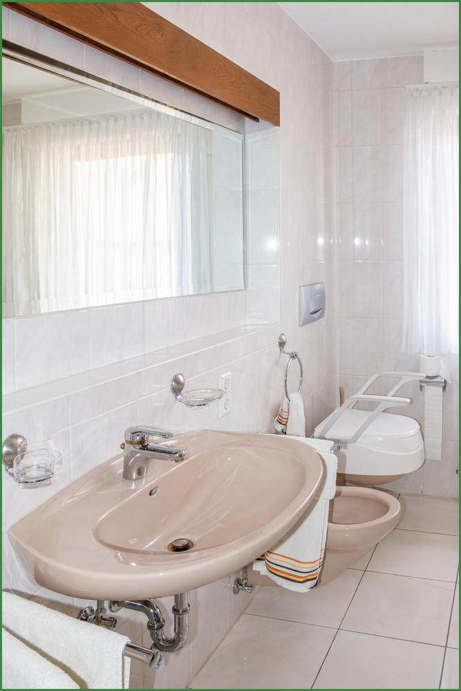 Badezimmer im Erdgeschoss