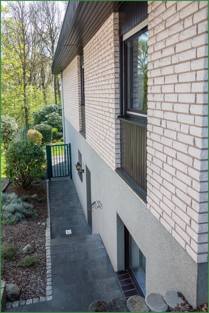 Treppe außen zur Eingangstür Einliegerwohnung