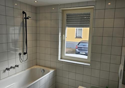 Bad mit Badewanne