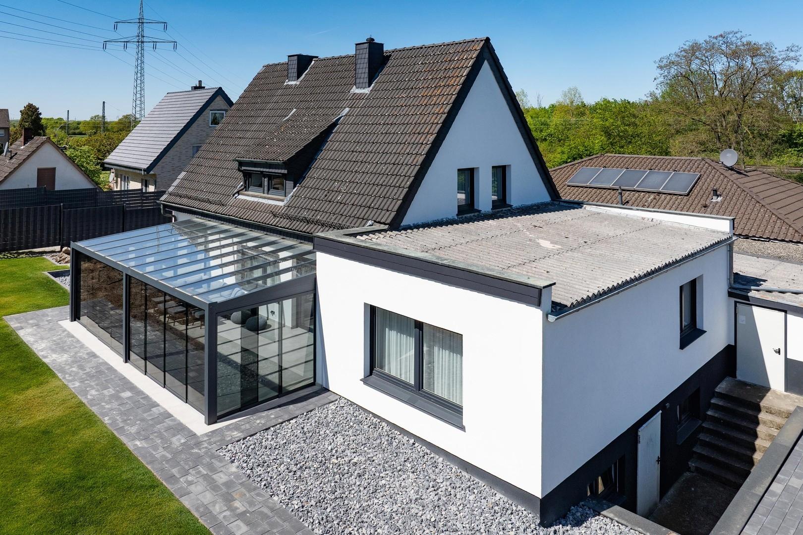 Rückansicht mit Wintergarten