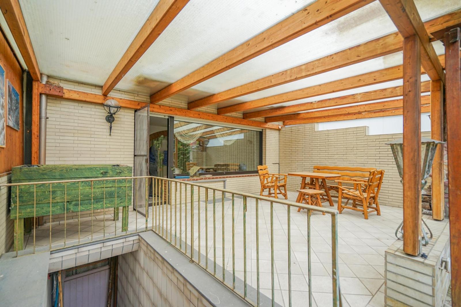 überdachte Terrasse