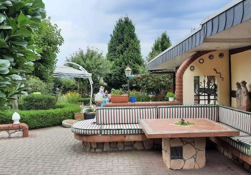 Gartenbank mit Sitzkissen