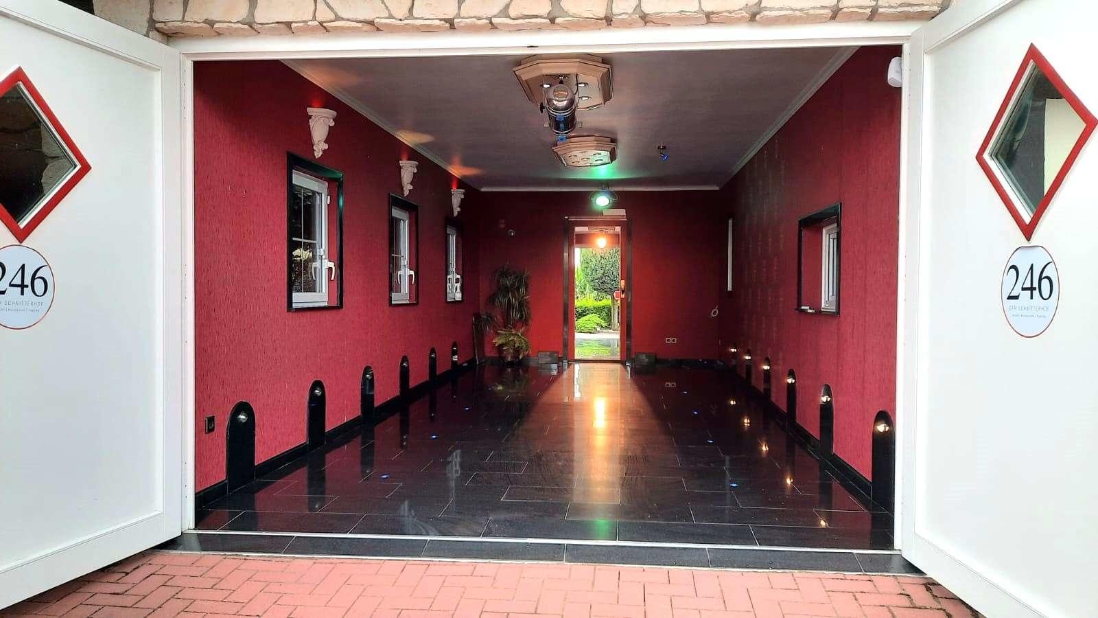 Garage Salon