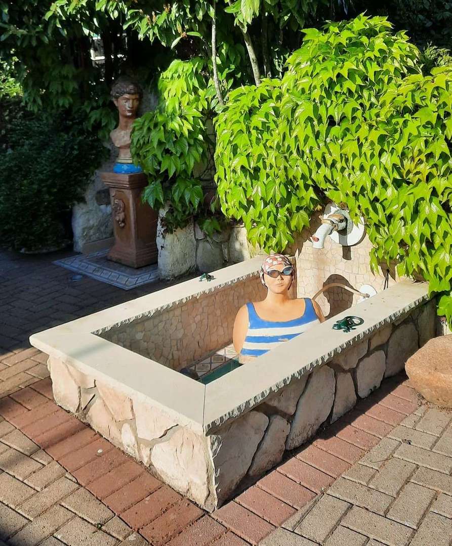 Basin mit Figur