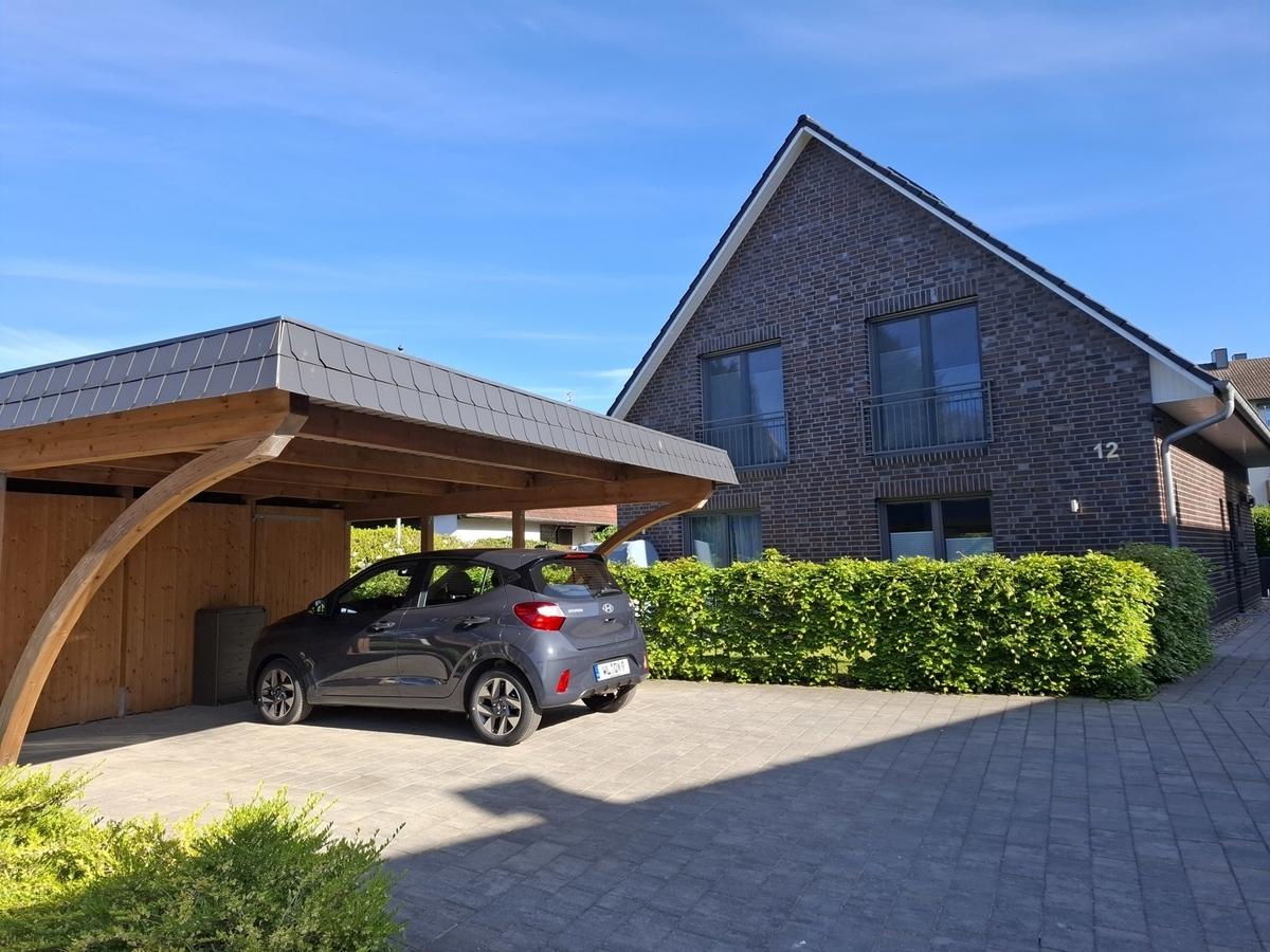 Frontansicht OG / Carport