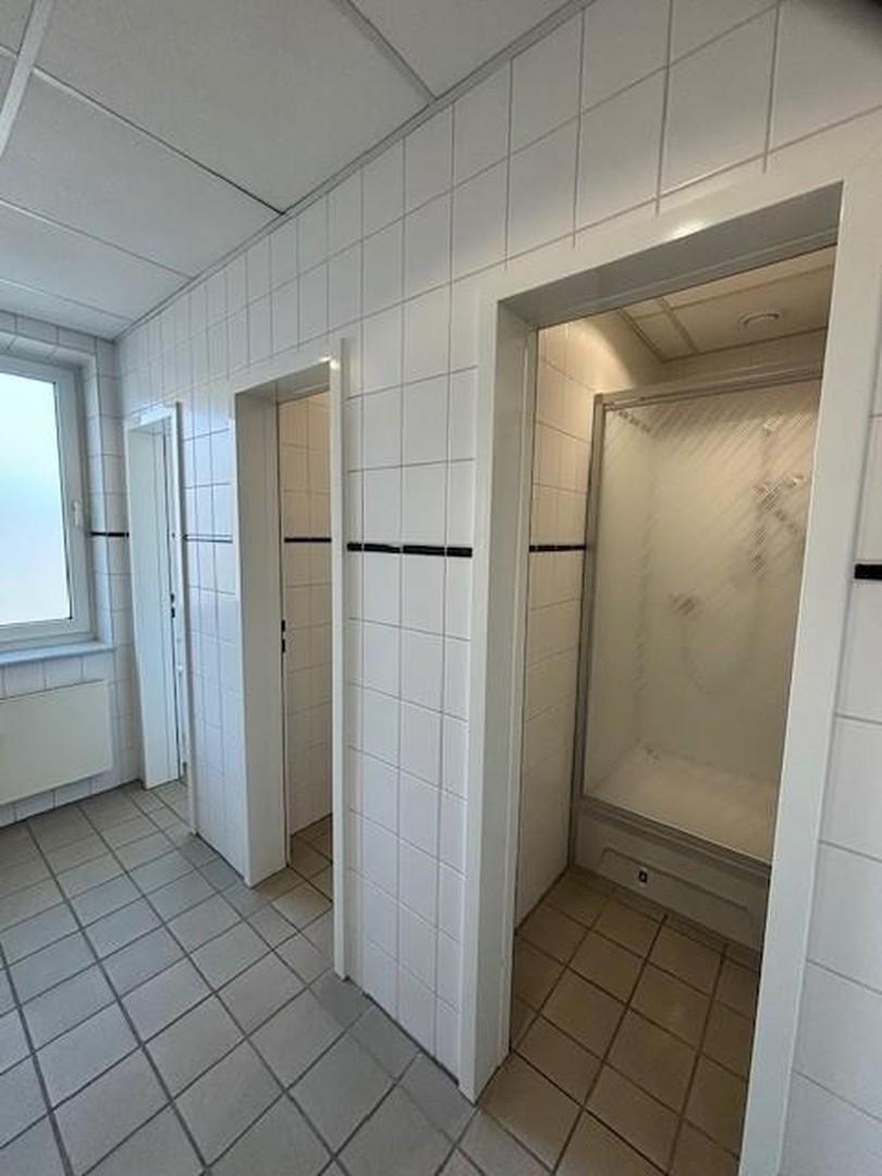 Toilettenräume mit Duschen