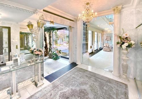 Diele mit Ausblick auf den Garten