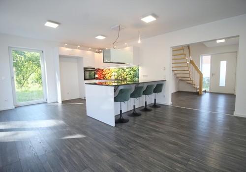 Küche mit Eingangsbereich