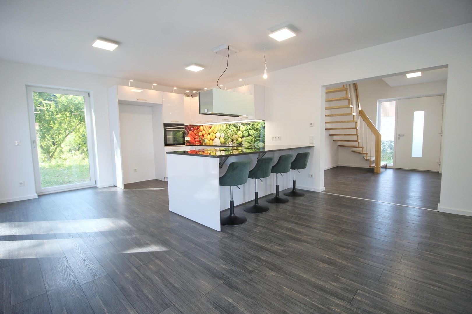 Küche mit Eingangsbereich