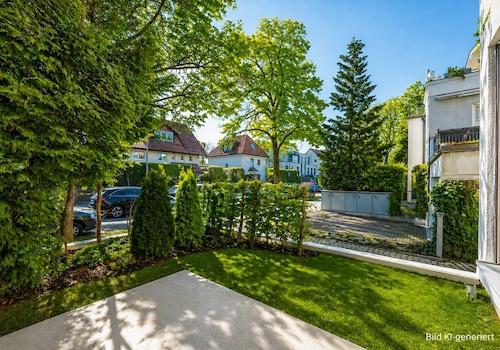 Terrasse und Grünfläche illustriert