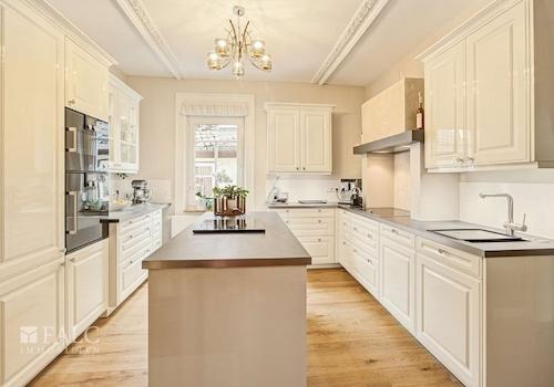 Poggenpohl Küche mit Gaggenau Geräten 1.OG