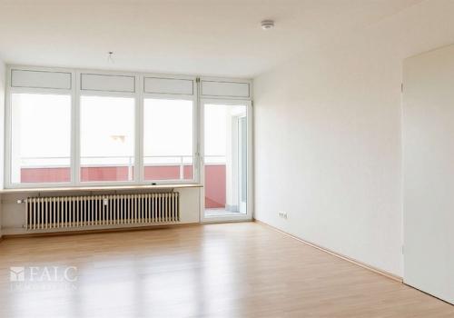 Wohnzimmer mit direktem Balkonzugang