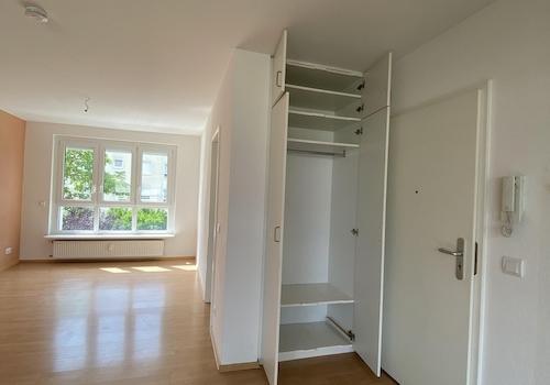 Eingang mit Einbauschrank