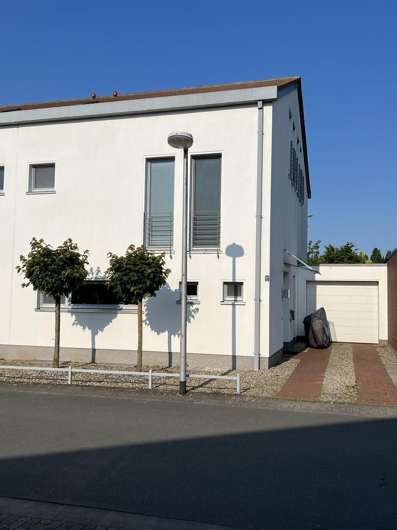 Lange Auffahrt - Garage